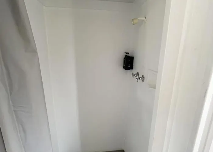 Apartment 5 Beds Including 3 Double Beds And 1 Double Or 2 Single Sofa Beds At 22a Pererika Street Rotorua