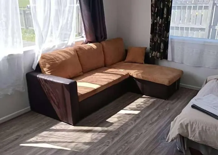 Apartment 5 Beds Including 3 Double Beds And 1 Double Or 2 Single Sofa Beds At 22a Pererika Street Rotorua