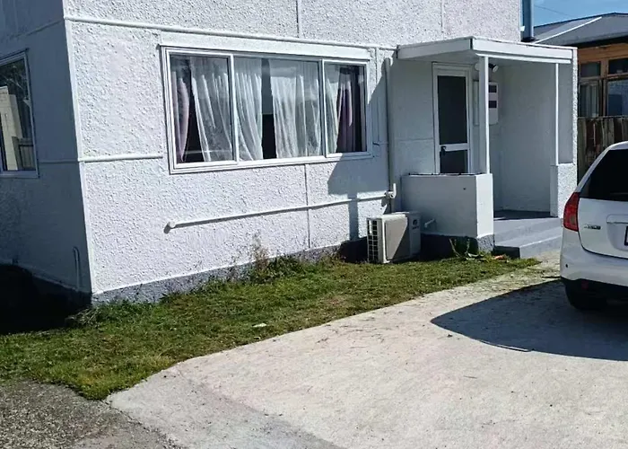 5 Beds Including 3 Double Beds And 1 Double Or 2 Single Sofa Beds At 22a Pererika Street Rotorua
