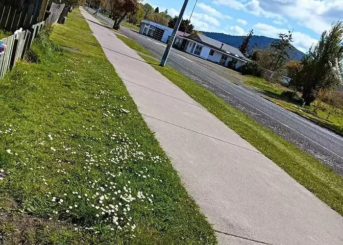 5 Beds Including 3 Double Beds And 1 Double Or 2 Single Sofa Beds At 22a Pererika Street Rotorua